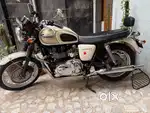 TRIUMPH T100