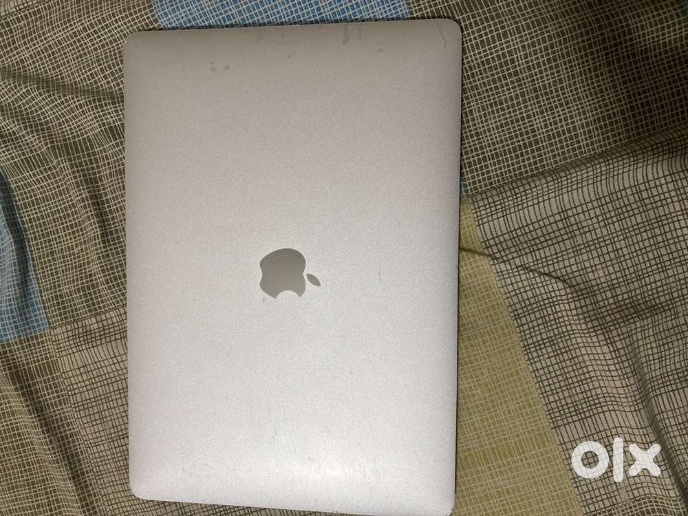 Macbook pro 2017 8/256gb