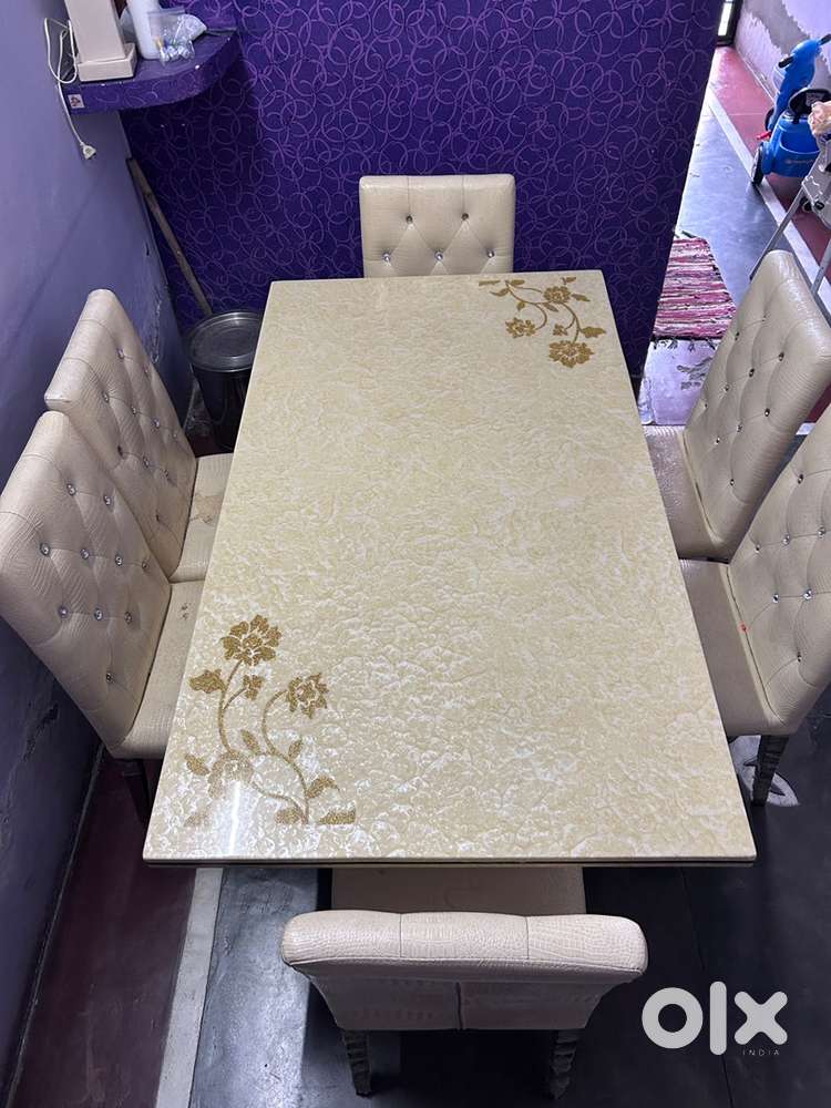 6 seats Dining table for sale