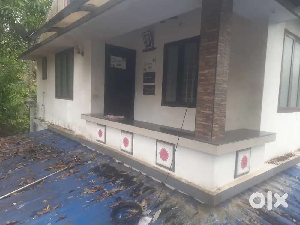 PG for Bachelors @ Poothotta Near HP Petrol Bunk, EKM ₹3000/Month