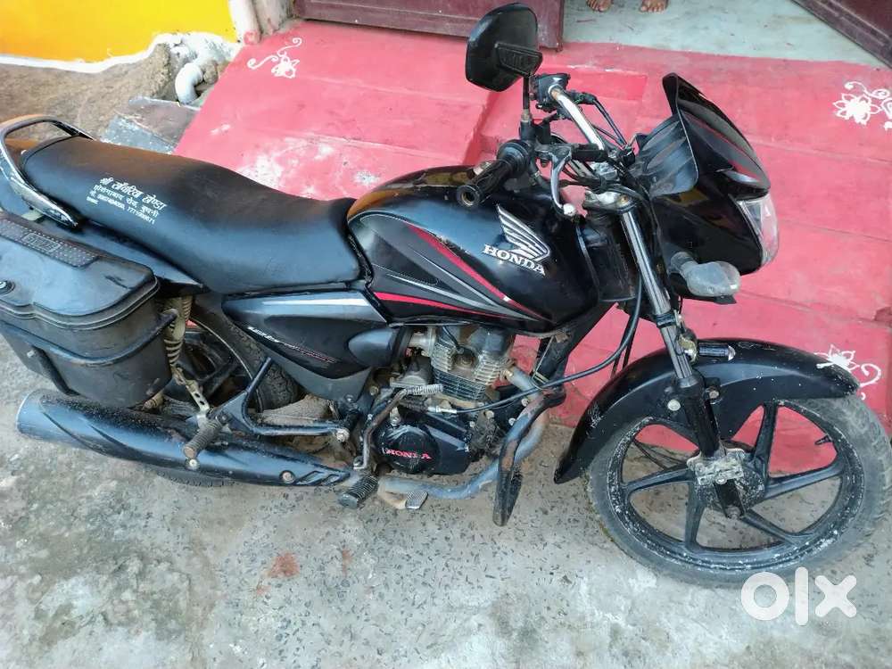 Gaadi onehanded hai super condition me hai