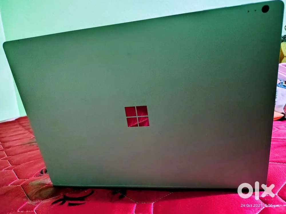 Microsoft surface book 2