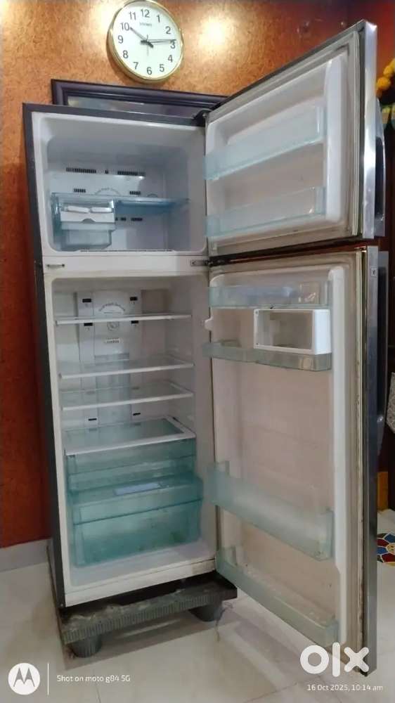 Samsung Fridge 277 Liters 5 star with stand