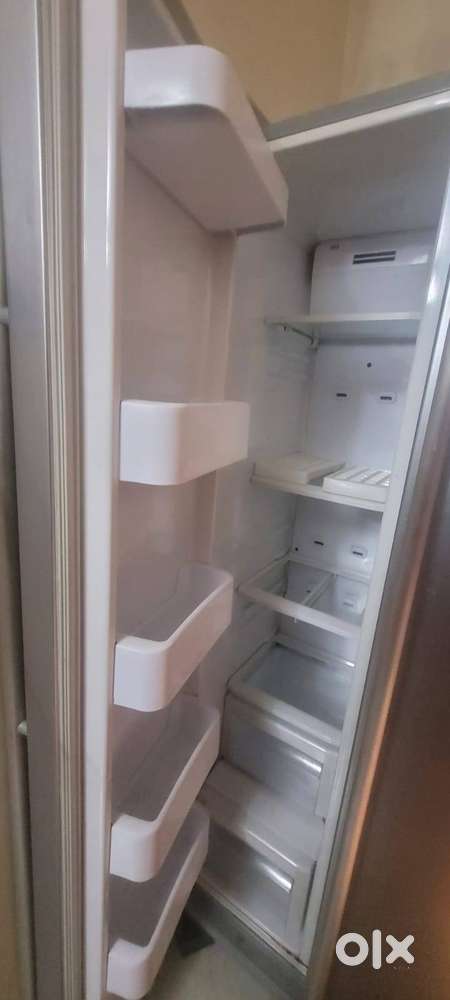 SAMSUNG SIDE BY SIDE DOOR FRIDGE