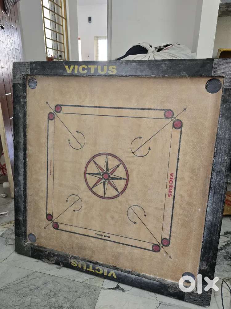 Carrom board