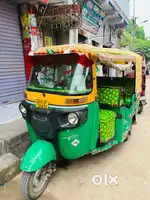 CNG Autorickshaw top condition lekin sab new hai