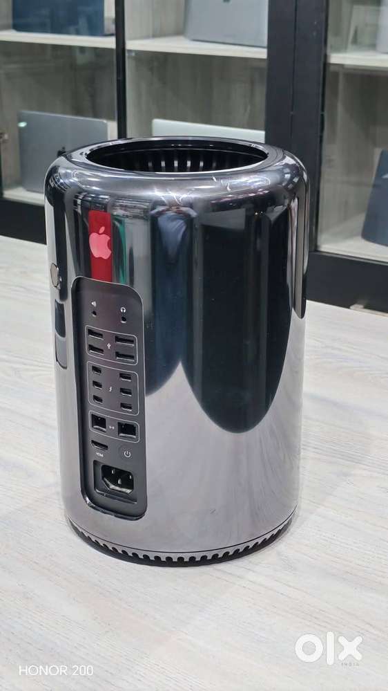Apple Cylinder Mac Pro - Top Condition