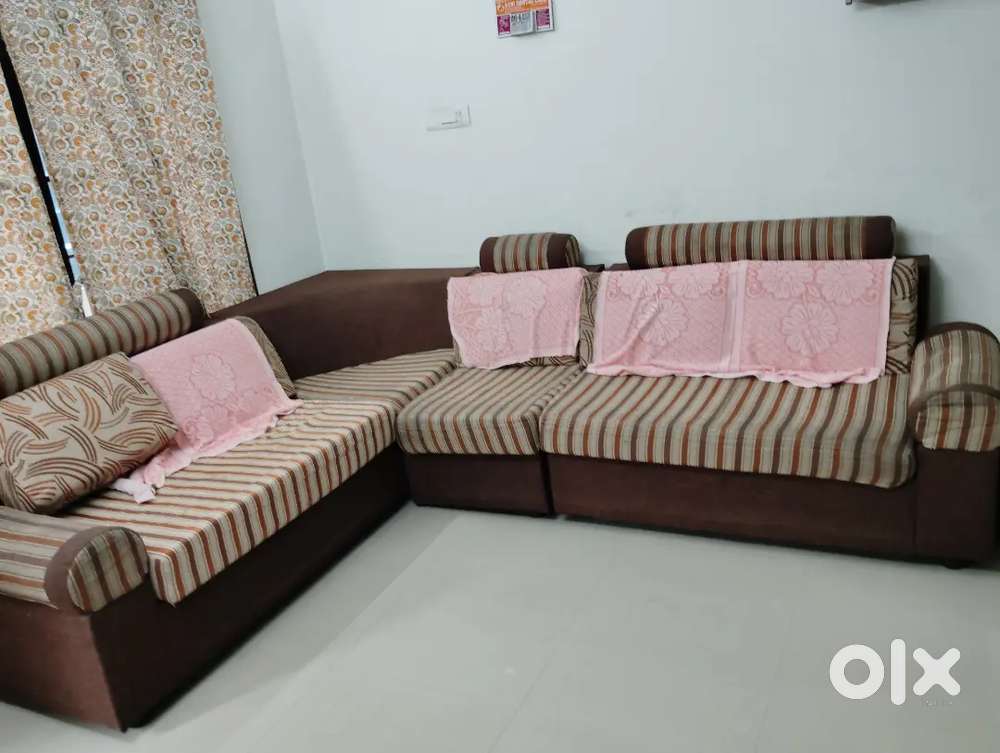 L shape sofa in good condition