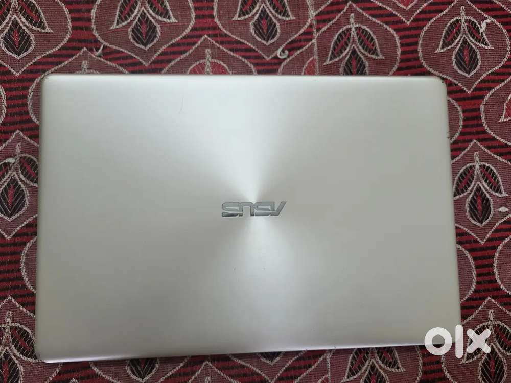 Asus Vivobook 15 laptop  i7-8th gen 8gb ram 256gb ssd Nvidia graphics