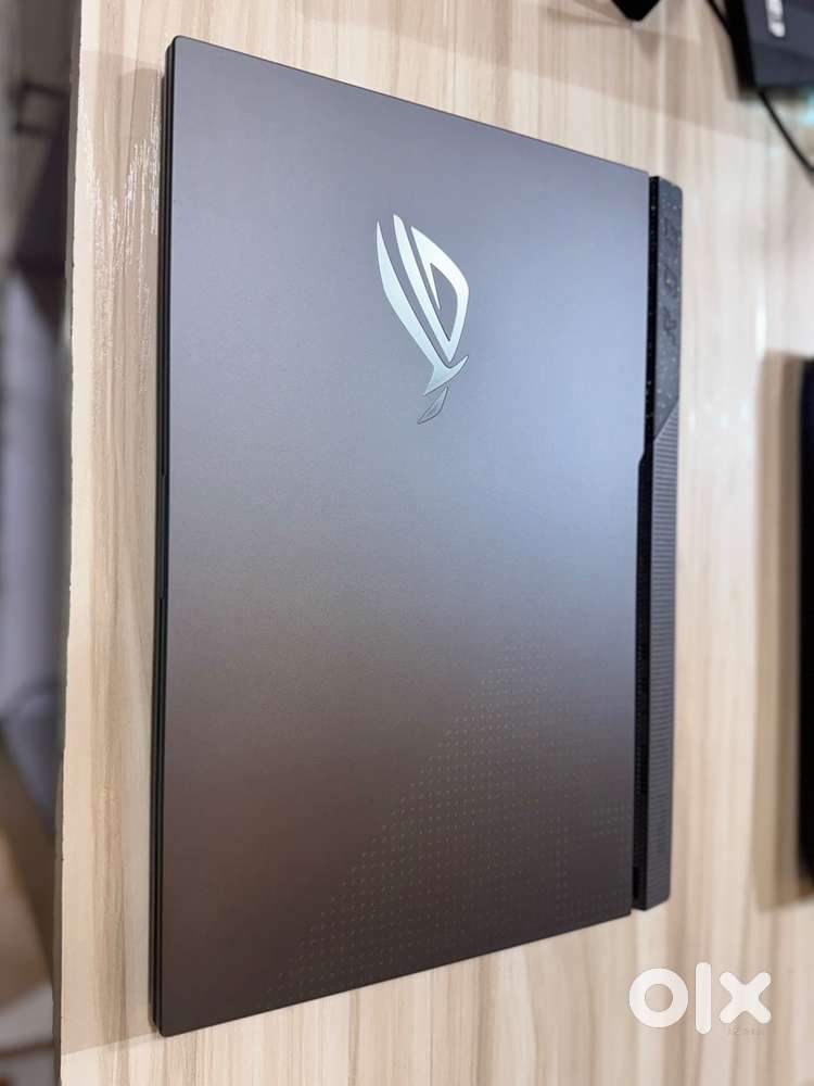 ROG STRIX Ryzen 7 6800H 16 GB Ram 512 SSD RTX 3050 4 GB mint condition