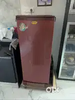 Single door Old fridge for @4000