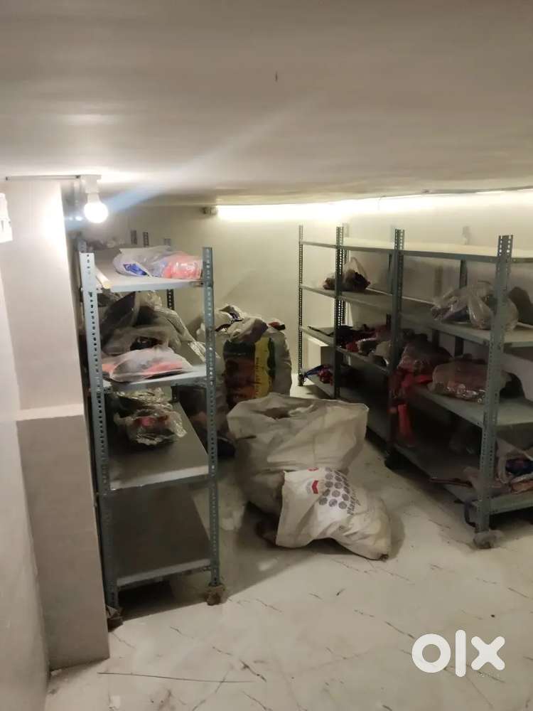 It a shop near fazalganj