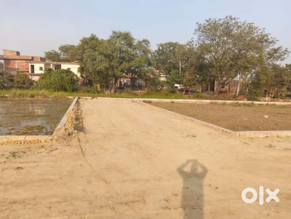 टिकरा से भौती रोड B. S. S स्कूल के पास प्लाट लेने के लिए संपर्क करे