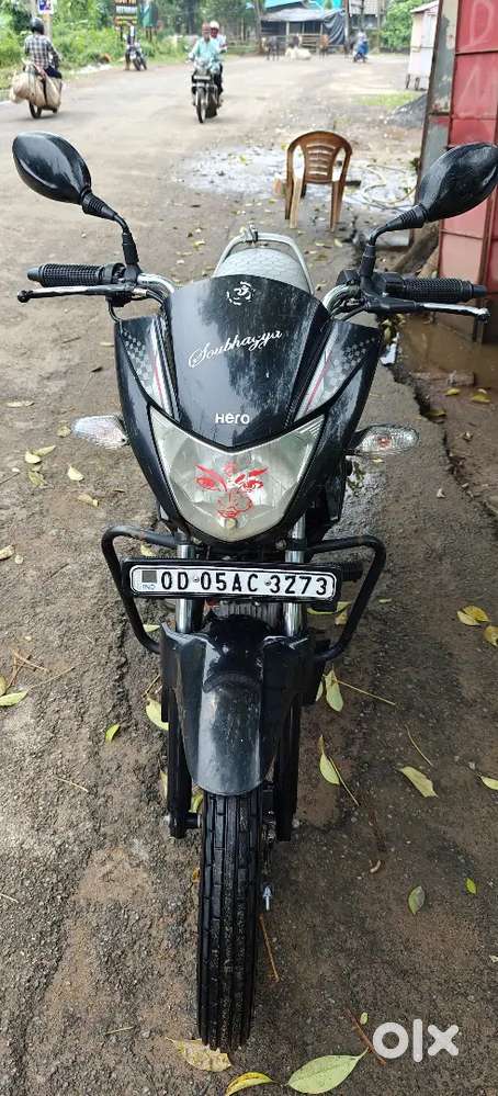 Excellent Condition Hero Glamour 125 - Mfg.2017- Ready to Ride
