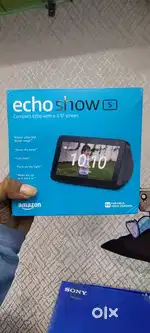 Amazon Echo show (5) 5.5inc in good condition with box charger