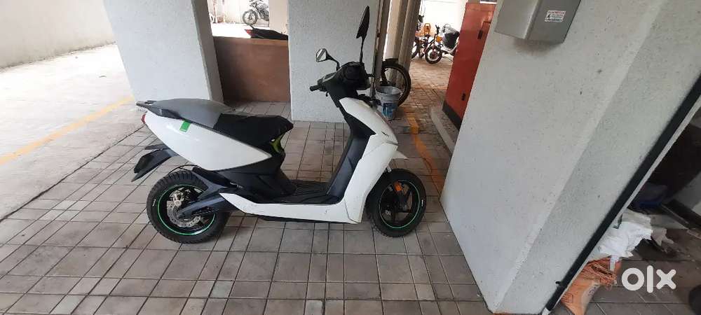 Ather 450X electric one hand user bike with lock and key Charger box