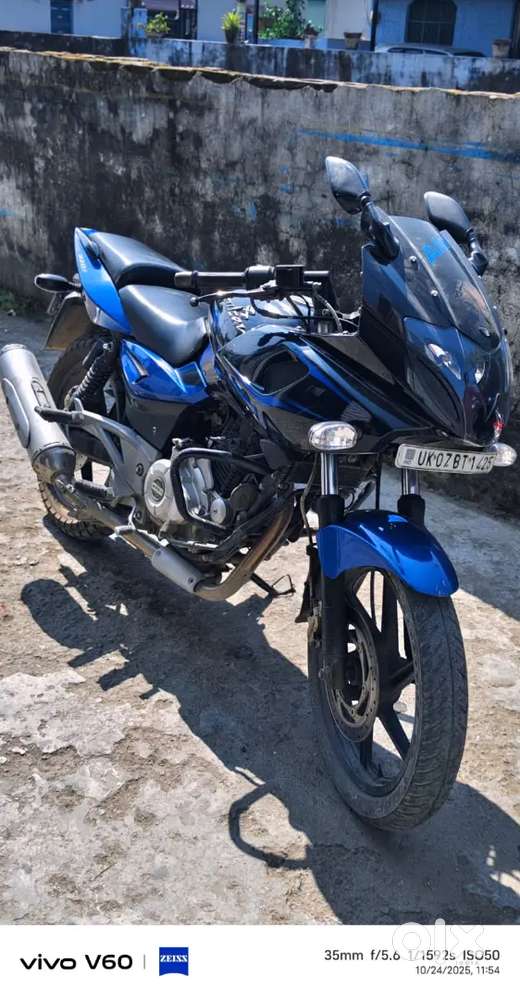 Pulsar 220,