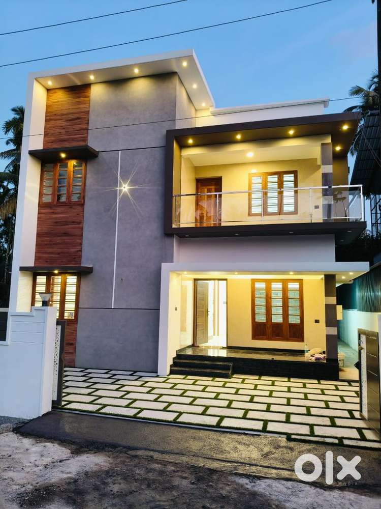 Edapally Varapuzha 5 cent 4 bhk house near Cheranelloor,Kalamassery