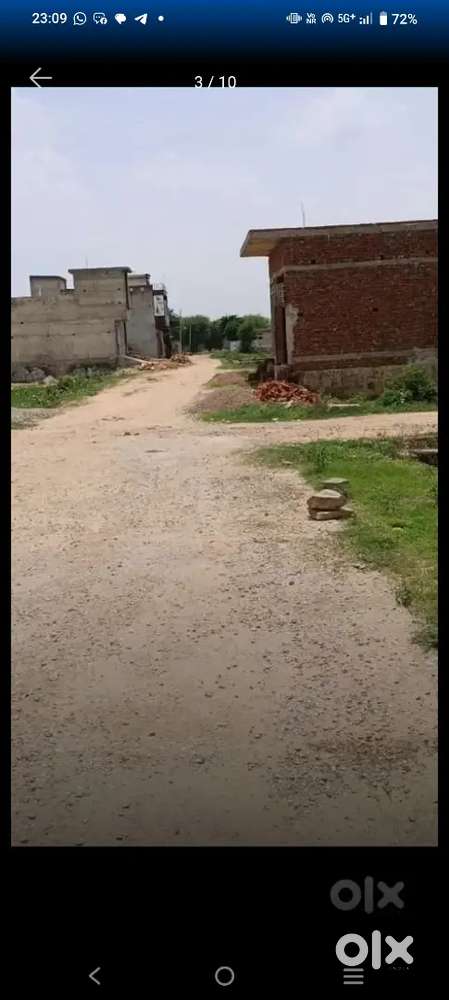 प्लाट स्टेशन से 100 म की दुरी पर स्थित है