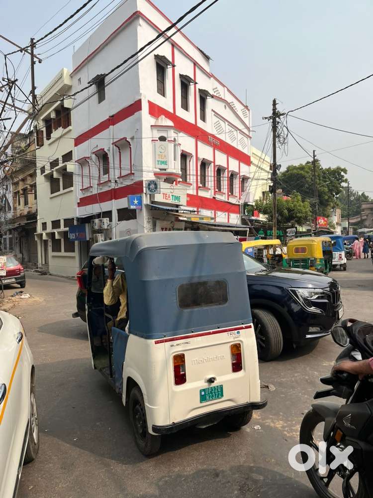 Individual Hazratganj office space