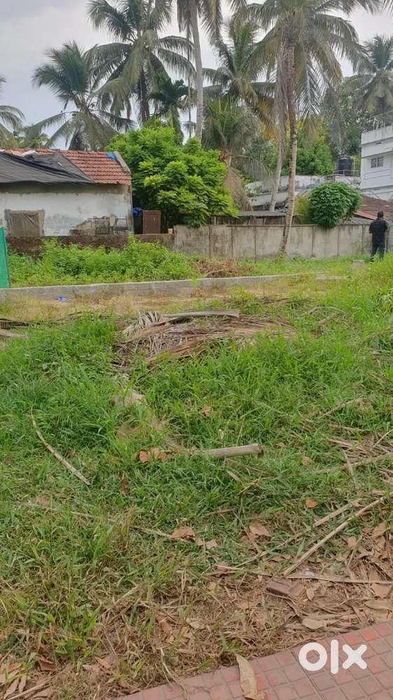 7,50,000 lakhs per cent  near manasserry church and bus stop