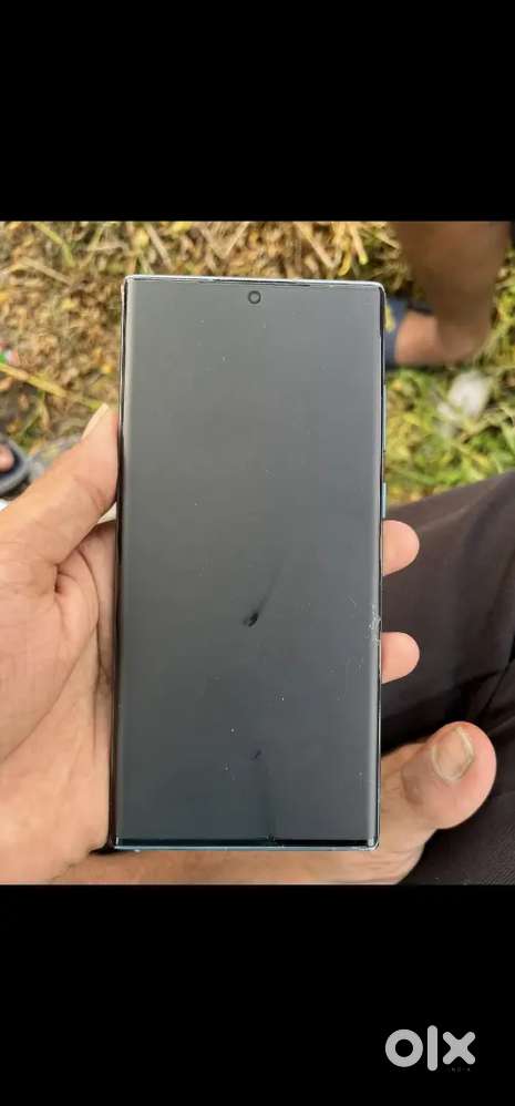 Samsung s22ultra display mai minor dot hai