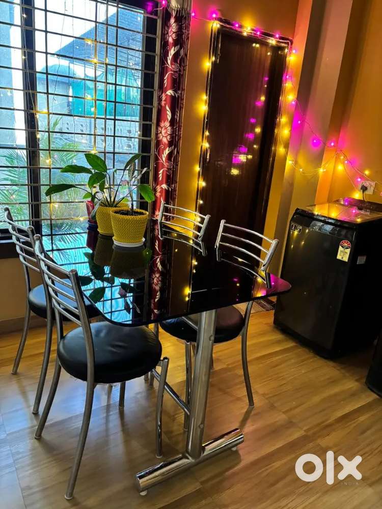 Dinning table for sell