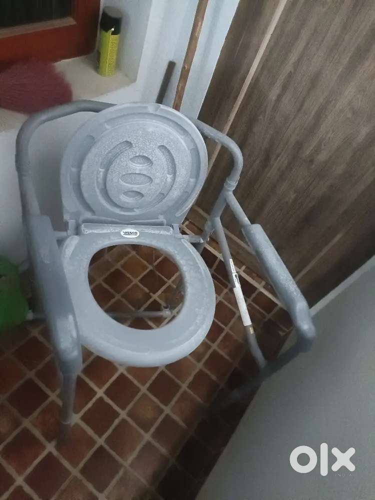 Commode Chair