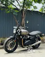 TRIUMPH STREET TWIN 900