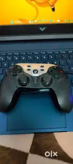 Limited edition Gaming controller for pc compatible with phone also