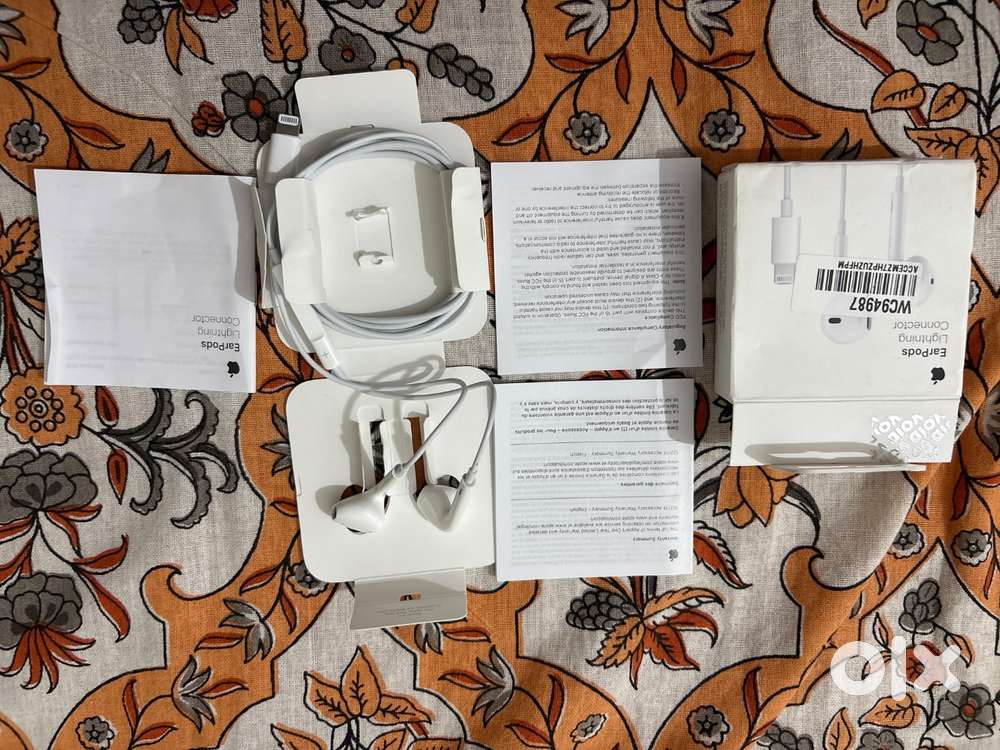 Apple Earpods lightning connector wired