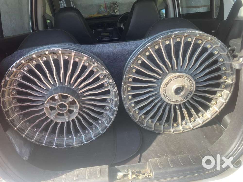 Bullet alloy wheel