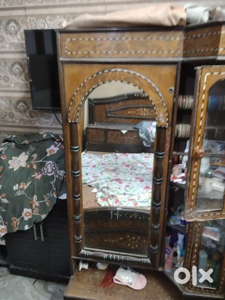 Dressing table( we only accept cash)