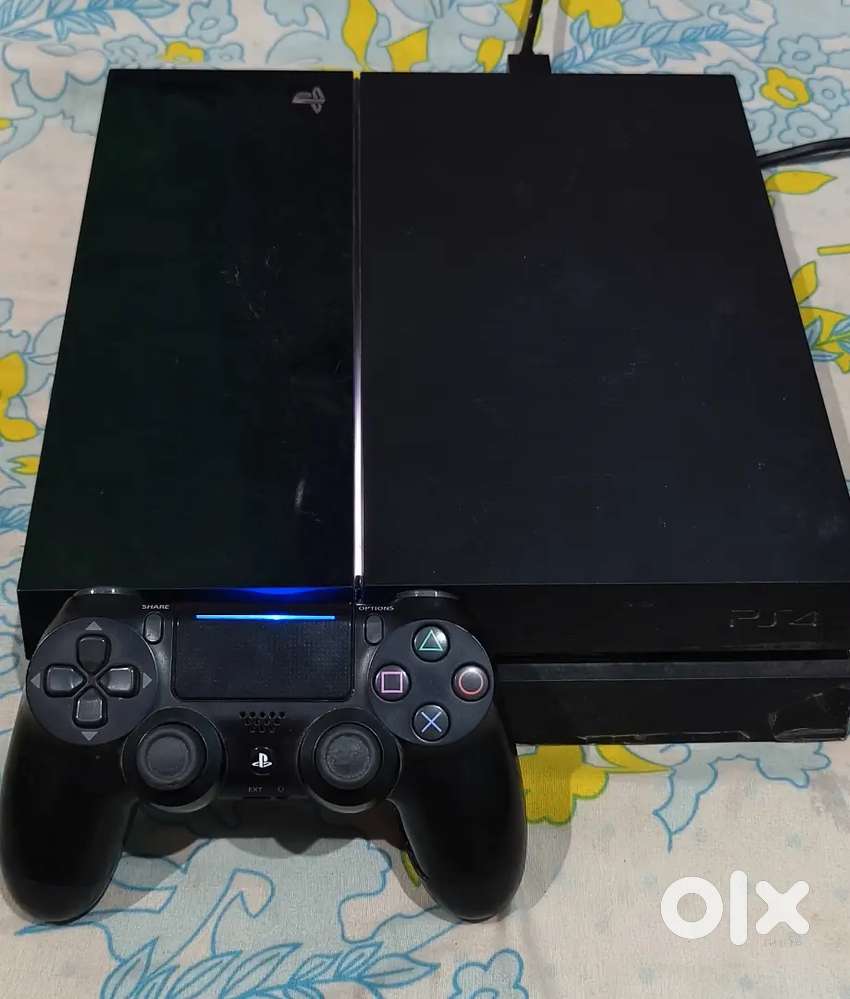 Ps4 500 gb 8 game cd ke saath