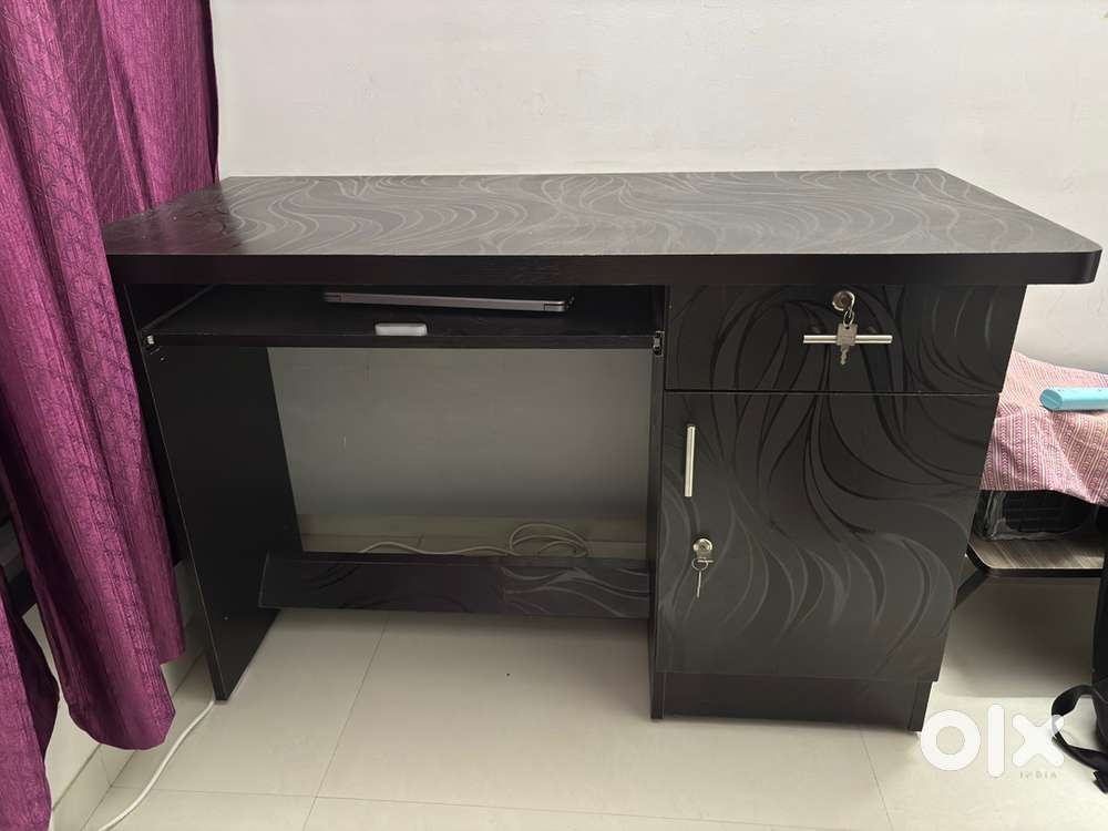 Computer / Office Table (4x2ft)