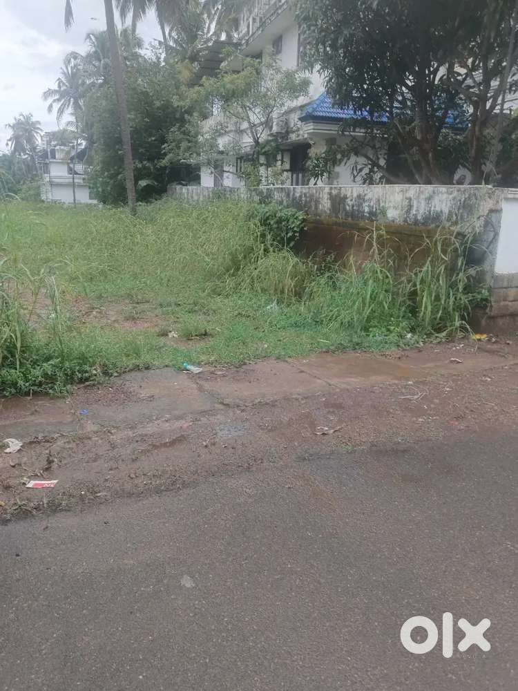 Thrissur west fort near 6,7,10 cent plot for sale per cent 11 lakh