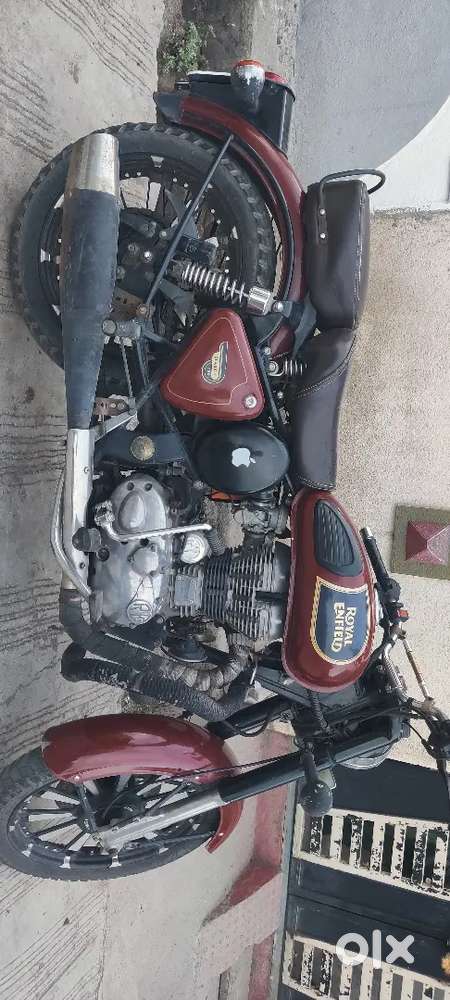 Gadi full condition me hai alayvil bhi lage hai