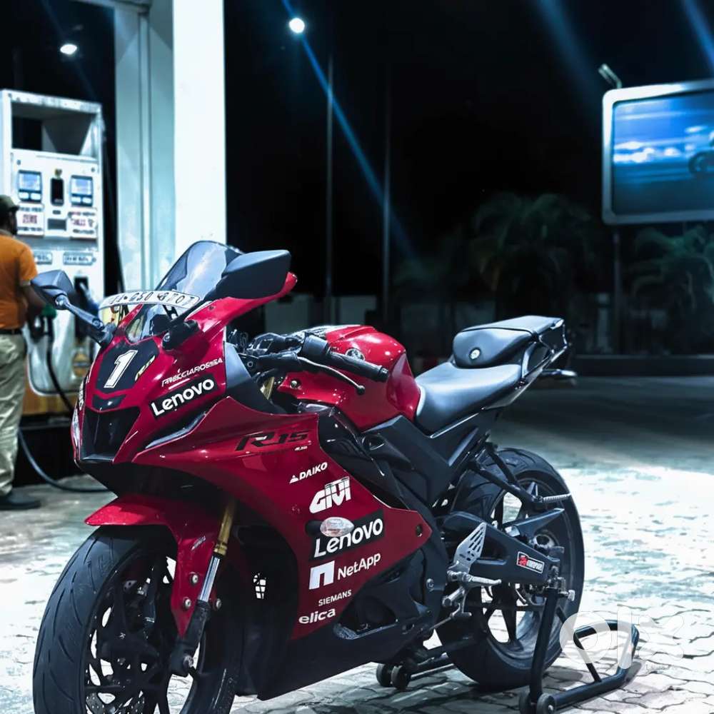 Yamaha r15 v4 red (2022)  negotiable