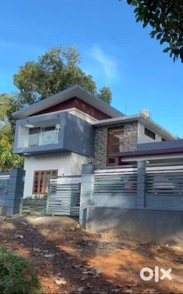 LUXURY 4 BHK HOUSE IN EATTUMANOOR TOWN