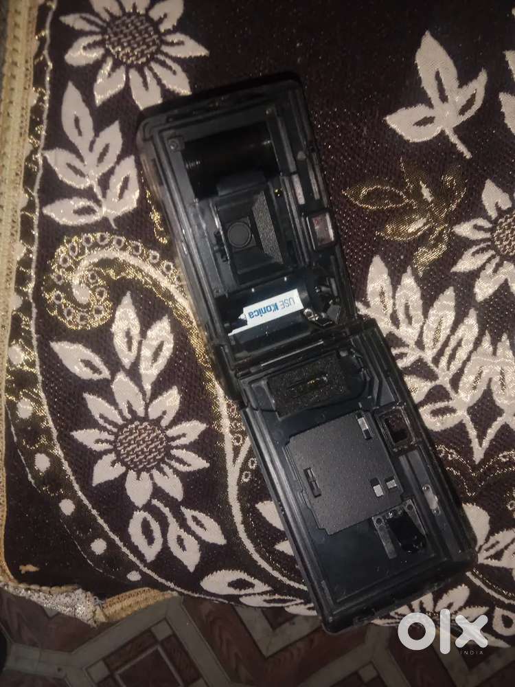 It's an old reel camera non working but for show peice bargening aloud