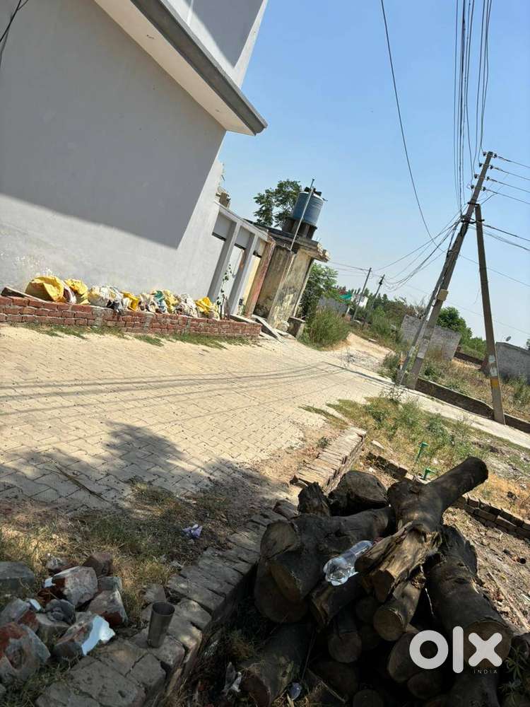 Plot on sale at very good price in akash colony 135000 per marla