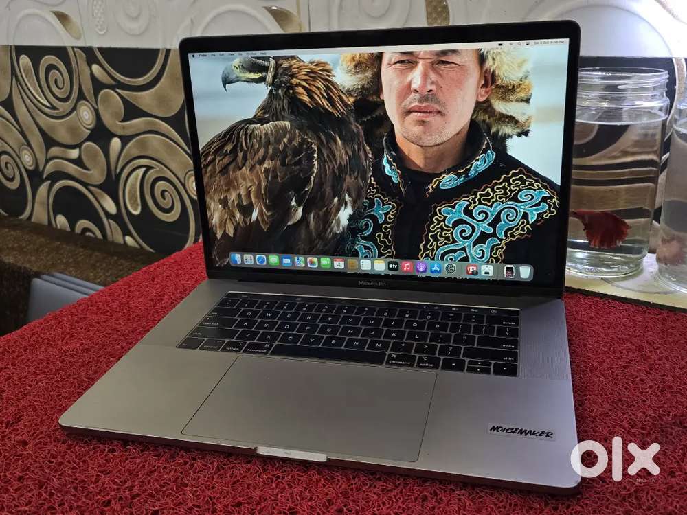 Apple Macbook Pro i9 16gb 512gb 5.5gb GRAPHICS 15inch Retina Touchbar