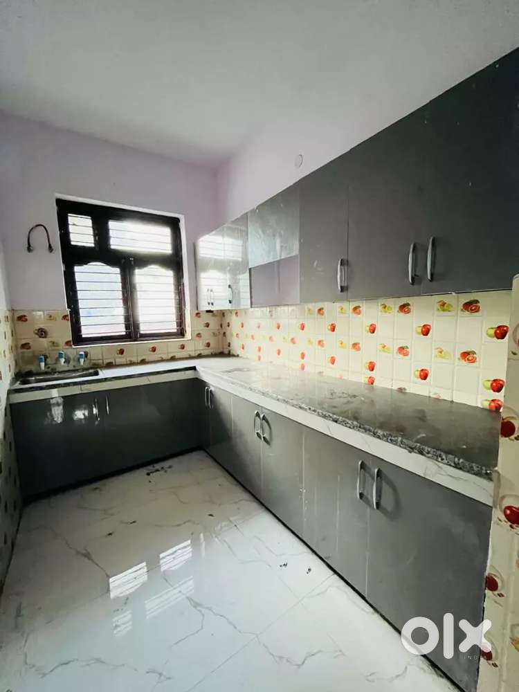 3bhk ground floor semifurnished बल्लबगढ़ sec 64&65-62 फ्लोर ब फ्लैट है