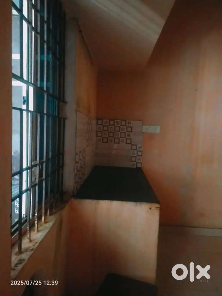 Single Room with attached bathroom available for small family nd girl.