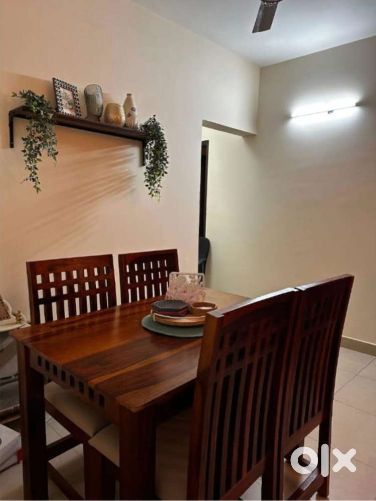 Sheesham Wood - 4 Seater Dining Table