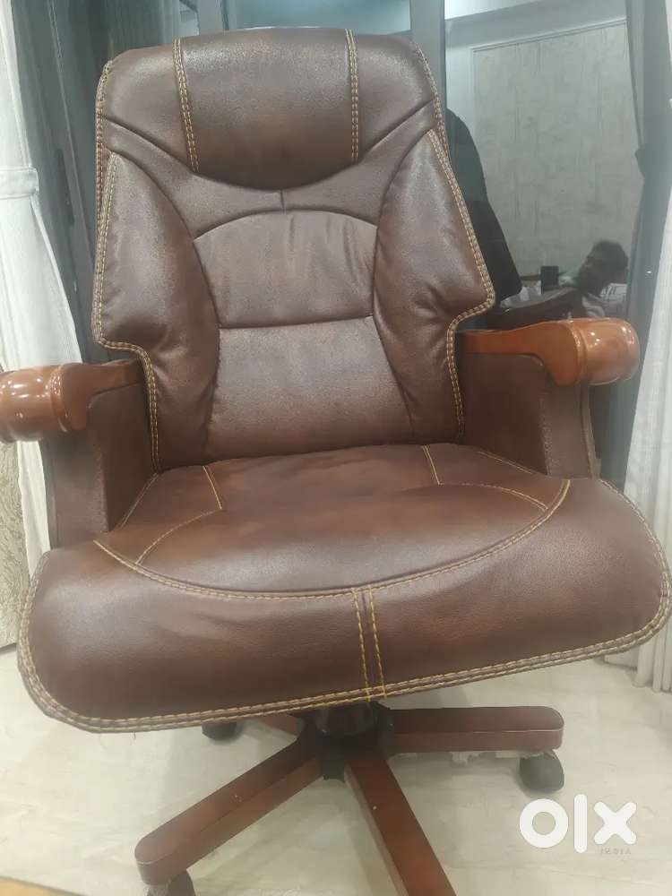 Premium Estillo Furniture Office Chair