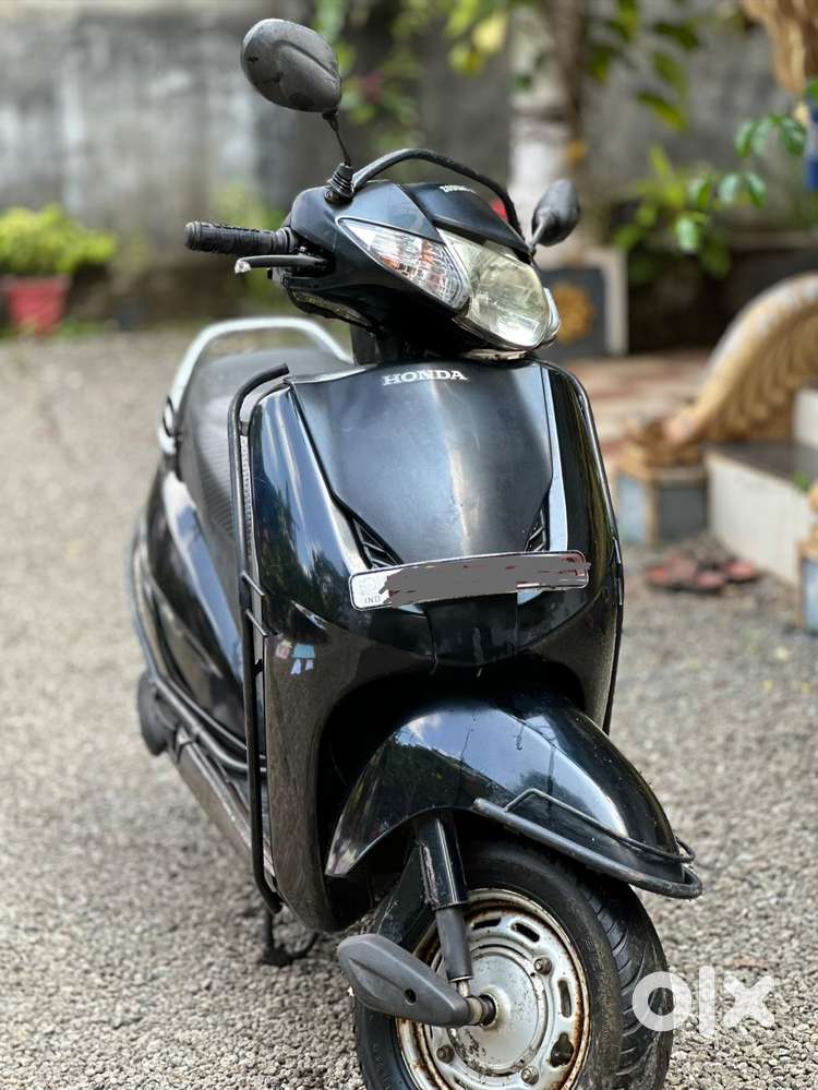 Low km single owner activa for sale