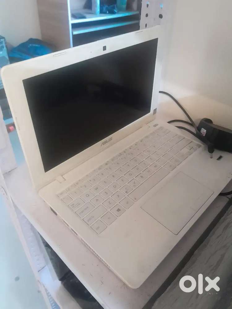 (LPT0594) Asus X200M refurbished Laptop