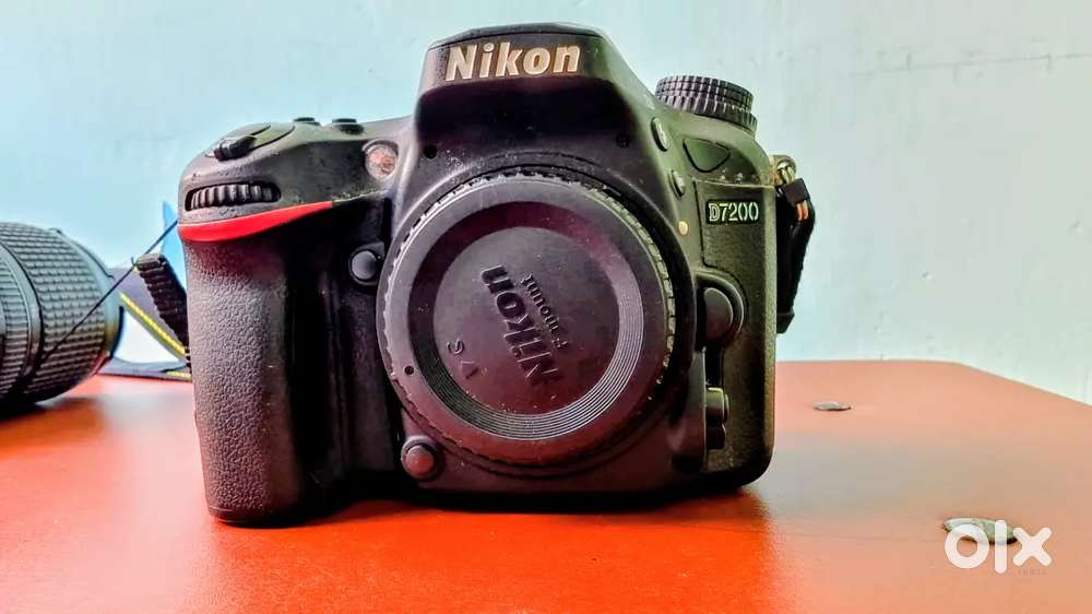 Nikon D7200 DSLR + 18-140mm Lens