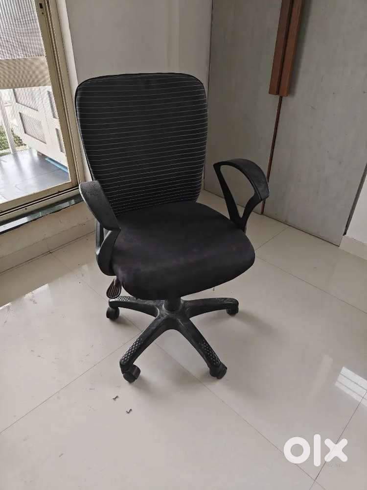 Good condition revolving chair